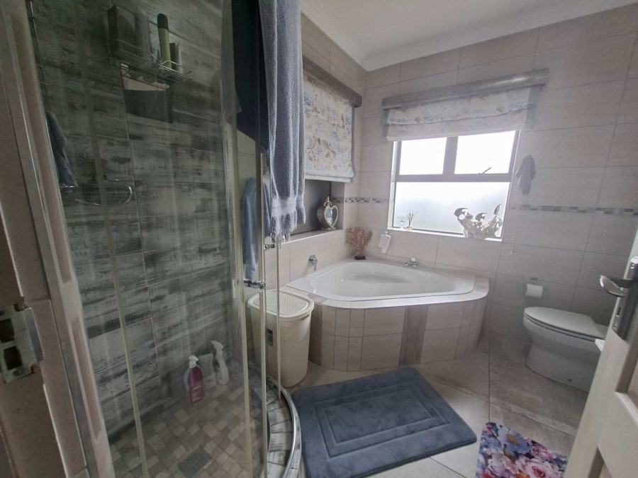3 Bedroom Property for Sale in Dana Bay Western Cape